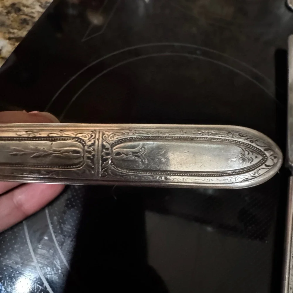 Vintage 1881 Rogers Silverplate Dinner Knives Vassar Pattern 1904 Set of 4
